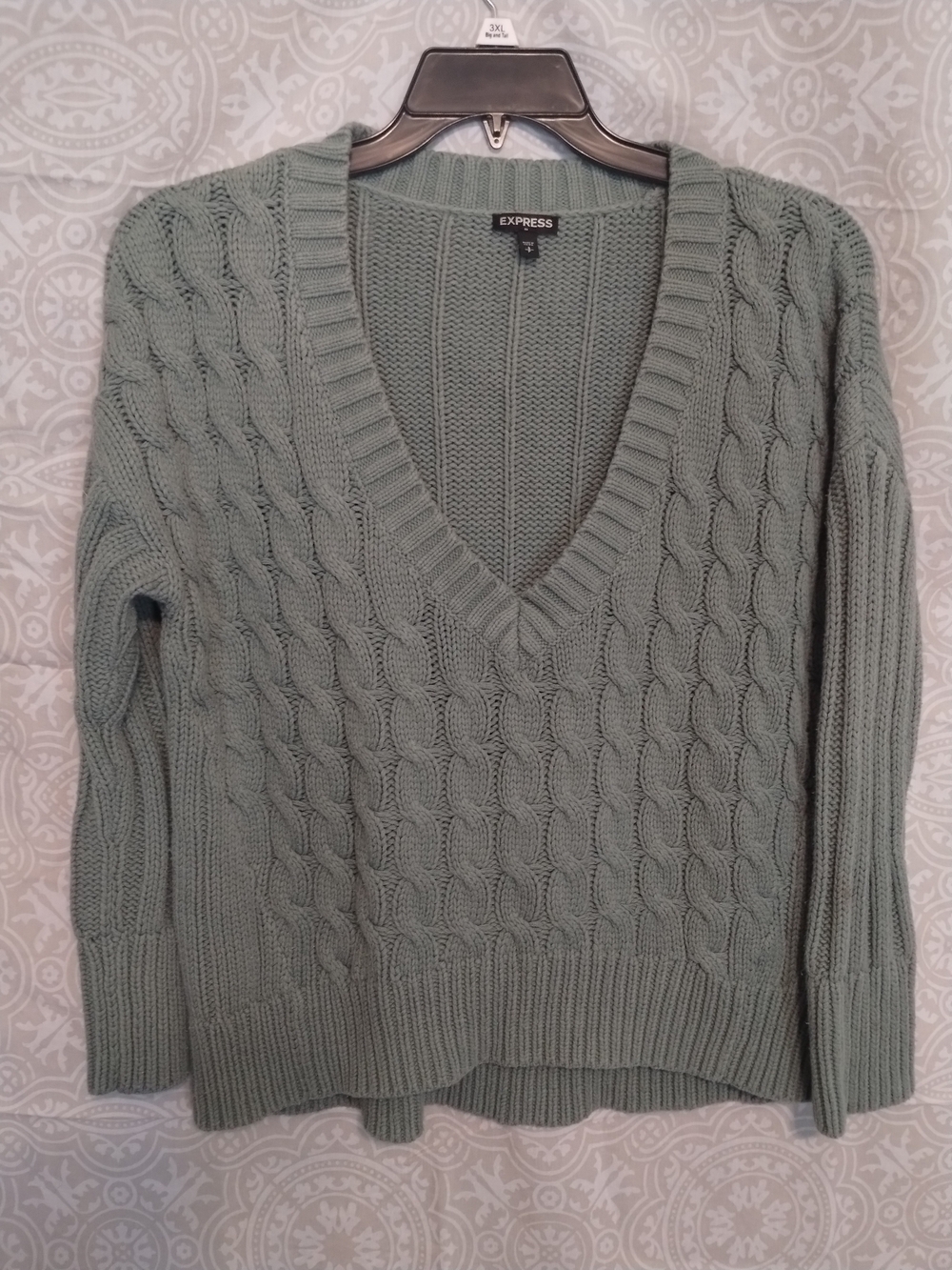 Express Women's Cable Knit V-Neck Sweater in Sage Size Small
